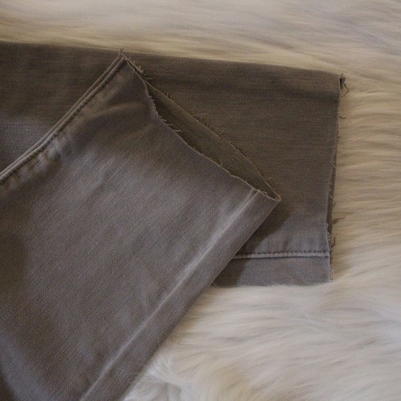 American Eagle, gray  360 Super Stretch Jegging frayed pants - Picture 8 of 9